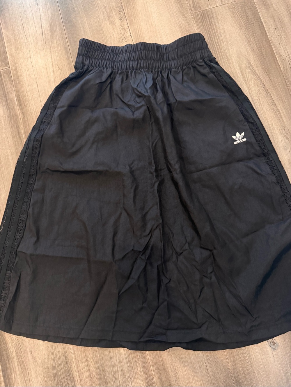 Adidas black poplin midi skirt black with lace & 3-stripes detail - Picture 4 of 5